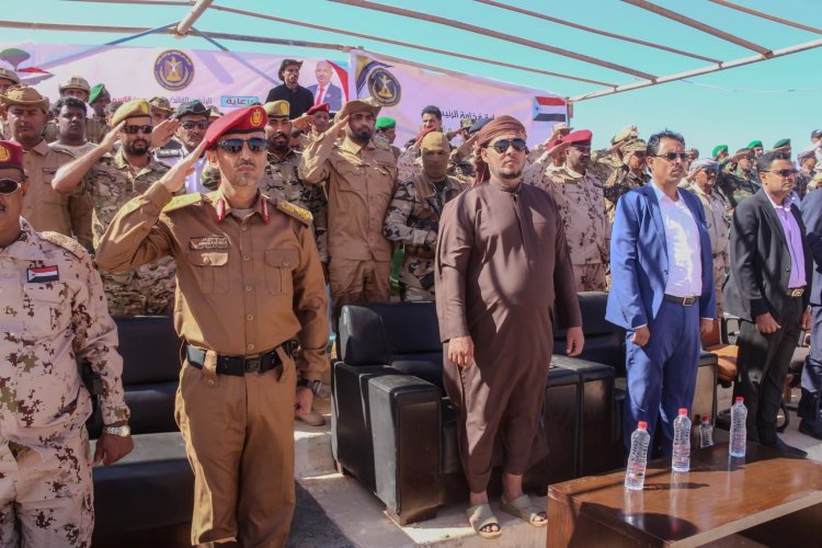 الثقلي والعنشلي يشهدان حفل تخرج الدفعة الأولى لمحور سقطرى في فعالية احتفالية تخللها عرض عسكري مهيب