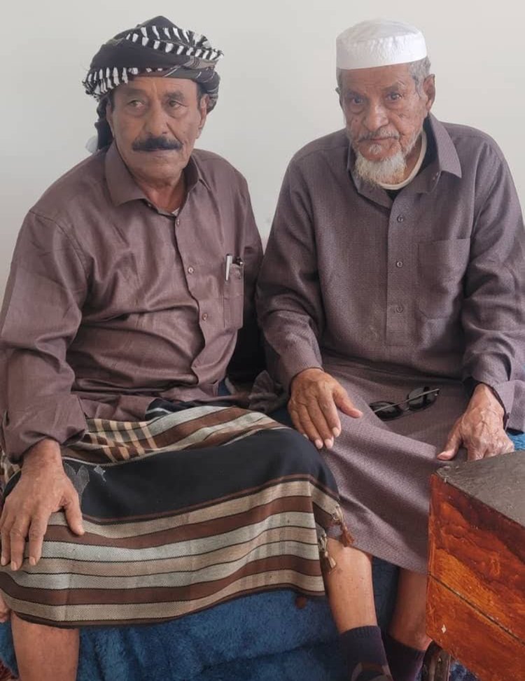 رئيس تنفيذية انتقالي شبوة يؤدي واجب العزاء في استشهاد أسامة الذيب ووفاة ياسر الذيب الخليفي