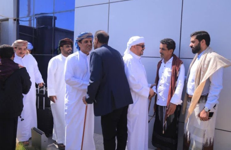 تزامناً مع احتفالات نوفمبر... وصول بن عفرار وباكريت إلى المهرة للمشاركة في فعاليات الذكرى الـ58 للاستقلال .