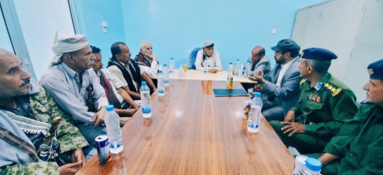 المكتب التنفيذي بمديرية عين يعقد دورته الحادية عشرة ويناقش خدمات المديرية واحتياجاتها التنموية .