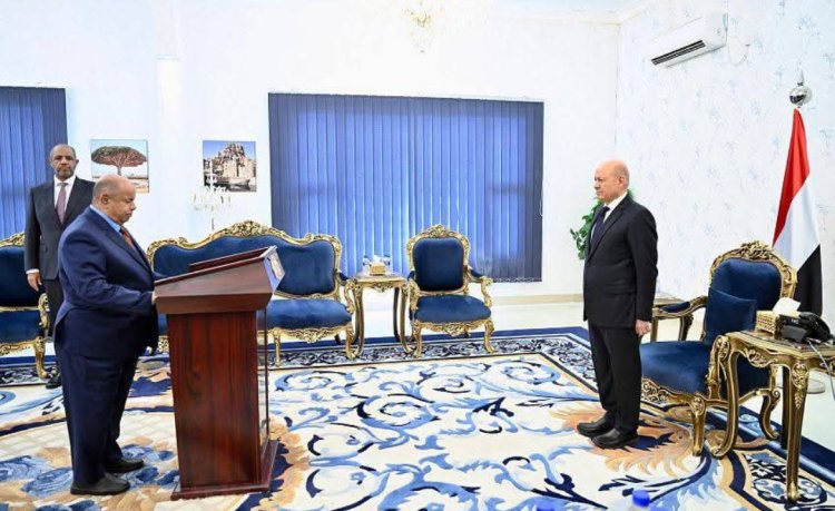 محافظ حضرموت يؤدي اليمين الدستورية امام رئيس مجلس القيادة الرئاسي