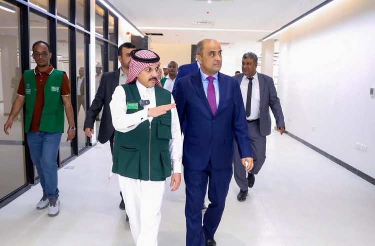 رئيس الوزراء يطلع على الترتيبات النهائية لافتتاح مشروع مبنى رئاسة الوزراء بعدن