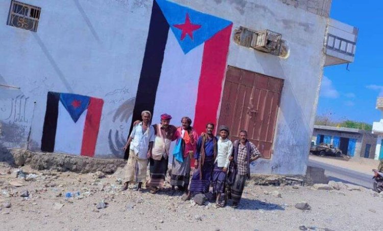 انتقالي أحور يدشن رسم أعلام الجنوب على مباني شارع المديرية استعداداً للذكرى الـ58 لعيد الجلاء