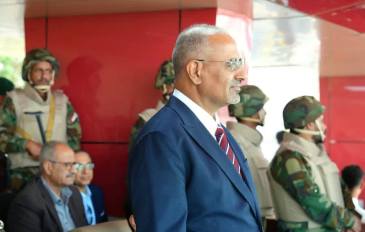 الرئيس القائد عيدروس الزُبيدي يشهد عرضا عسكريا مهيبا للقوات المسلحة الجنوبية احتفاءً بالعيد الـ58 للاستقلال الوطني 30 نوفمبر