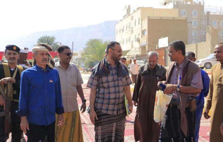 رئيس تنفيذية انتقالي وادي وصحراء حضرموت يطلع على تجهيزات موقع فعالية ذكرى عيد الاستقلال