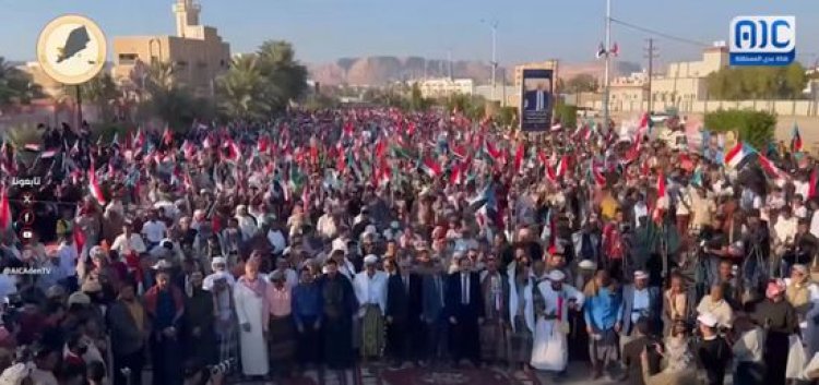 انطلاق احتفال عيد الاستقلال بترديد النشيد الوطني الجنوبي في سيئون