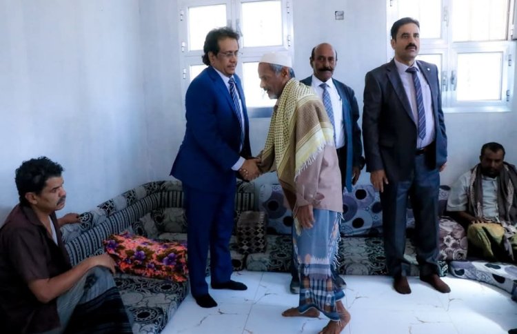 الجبواني وبن لسود يؤدون واجب العزاء لأسرة الفقيد عبدربه محرق