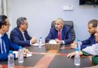 الرئيس الزُبيدي يتفقد سير العمل في وزارة الإدارة المحلية بالعاصمة عدن