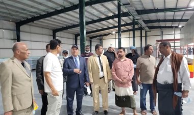 وفد برئاسة نائب وزير الصناعة ينفذ زيارة ميدانية إلى سقطرى لتعزيز الأداء المؤسسي وتطوير البنية التنظيمية للقطاعين الصناعي والتجاري