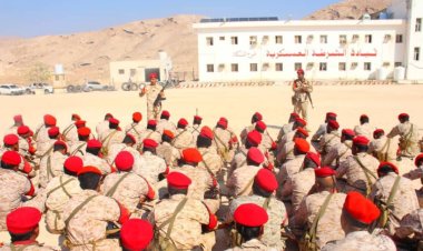 نائب ركن التدريب بالشرطة العسكرية  يلقي محاضره بعنوان "دورية الإغارة والمسير من نقطة النزول " لمنتسبي القوة