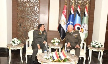 وزير الدفاع يلتقي نظيره المصري في القاهرة