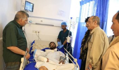 قائد المنطقة اللواء بارجاش واللواء باعش والعميد المنهالي في زيارة إلى جرحى القوات المسلحة الجنوبية بالمكلا.