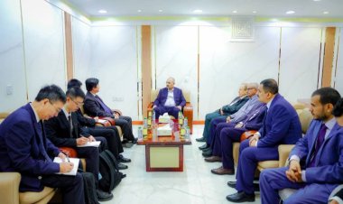 الرئيس الزُبيدي يبحث مع القائم بأعمال السفير الصيني تعزيز العلاقات الثنائية ودعم جهود التنمية