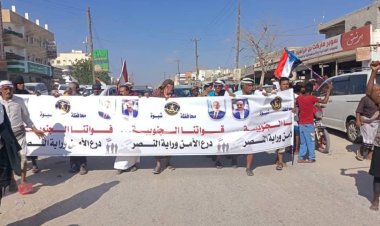 انتقالي ميفعة ينظم مسيرة جماهيرية احتفاءً بالانتصارات القوات الجنوبية في عارين ووادي حضرموت