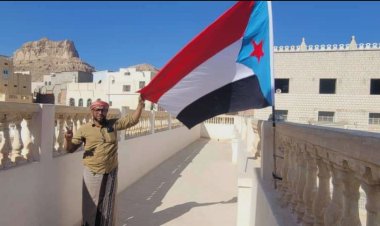 انتقالي تريم يدشن حملة رفع أعلام العلم الوطني الجنوبي في المدارس والمباني الحكومية