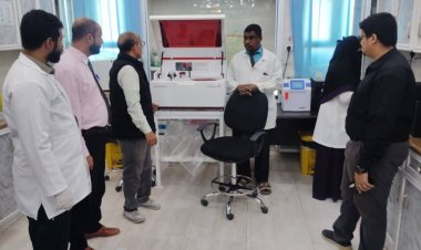 مدير عام الرعاية الصحية الأولية بمحافظة المهرة يزور مستشفى السلطان قابوس بمديرية شحن