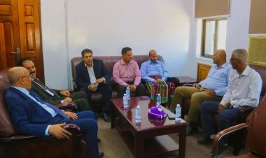 الكثيري يتفقد فرع البنك المركزي بسيئون