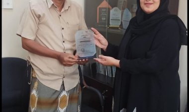 مكتب الثقافة ساحل حضرموت يكرم الأستاذ/  مراد علي حصن