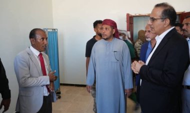 وزير الصحة ومحافظ سقطرى يتفقدان عدداً من المرافق الصحية في مديريتي قلنسية وحديبوه