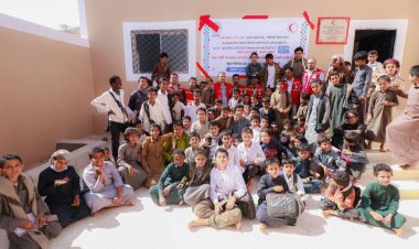 برعاية محافظ شبوة.. الهلال الأحمر اليمني يفتتح مشروع بناء فصول دراسية في مدرسة شرشور بمديرية حبان