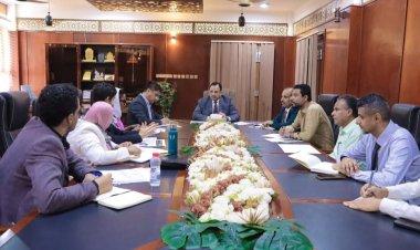 الوزير السقطري يبحث مع نائب مدير برنامج الغذاء العالميWFP في بلادنا دعم مشاريع القطاعين الزراعي والسمكي في ظل التحديات المناخية