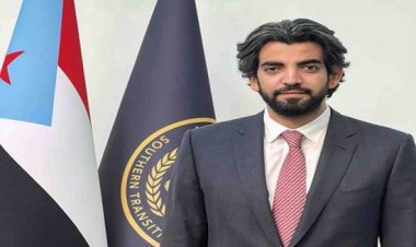 البيض يعلق على لحظة دخوله القصر الرئاسي في عدن