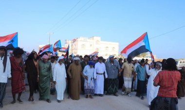 وسط تزايد مستمر في أعداد الحاضرين... استمرار الاعتصام الشعبي في المهرة للمطالبة بإعلان استقلال دولة الجنوب العربي