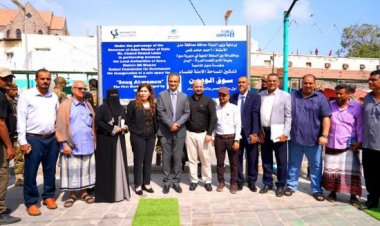 محافظ عدن يفتتح سوق الوومن في مديرية صيرة