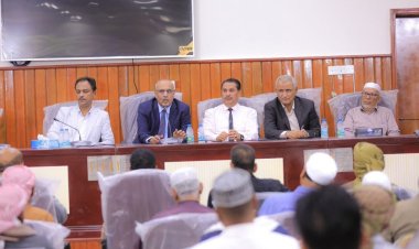 الكثيري يترأس لقاء موسعا بالمكتب التنفيذي وعقال الحارات والشخصيات الاجتماعية بسيئون