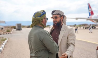 المحافظ الثقلي يستقبل نائب وزير الأوقاف والإرشاد في مطار سقطرى الدولي