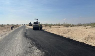 الطرق والجسور بالمهرة تنفذ أعمال ترميم لطريق الغيضة – حوف المتضرر من الأمطار