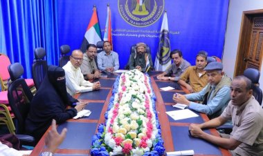 تنفيذية انتقالي وادي وصحراء حضرموت تبحث تنسيق الجهود لتعزيز الاستقرار وتطبيع الحياة العامة