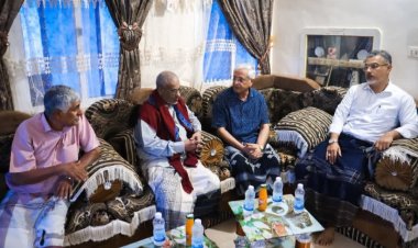 فريق الرقابة والتوجيه الرئاسي يطمئن على صحة المناضل الشيخ أحمد محمد بامعلم بالمكلا