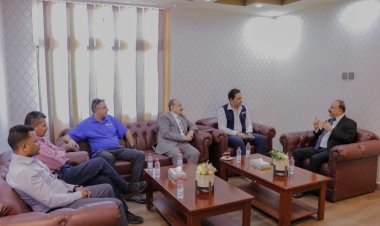 وزير النقل يلتقي المنسق الإقليمي لمكتب الأمم المتحدة لمكافحة المخدرات والجريمة لبحث سُبل دعم قطاعات النقل