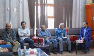 محافظ شبوة يطلع على جهود تحسين الخدمات الطبية في مستشفى شبوة العام للأمومة والطفولة