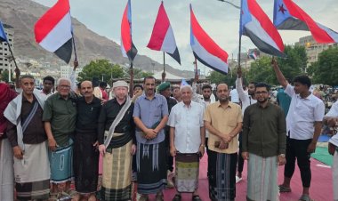 شخصيات قبلية ومجتمعية وأكاديمية من قبائل كندة تنضم للاعتصام المفتوح بساحة "القرار قرارنا" بالمكلا