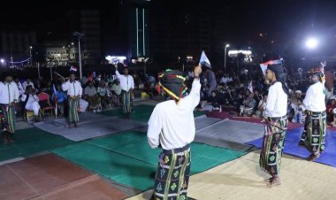 مخيم الاعتصام المفتوح بالمكلا يشهد حفلًا فنيًا وغنائيًا بهيجًا