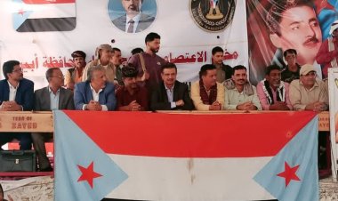 أبناء أبين يواصلون الاعتصام المفتوح دعمًا لاستعادة الدولة الجنوبية