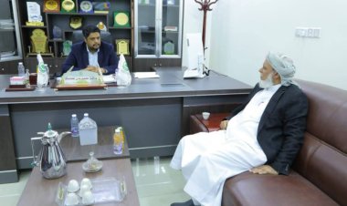 رئيس جامعة المهرة يستقبل وكيل محافظة المهرة الشيخ صالح عليان