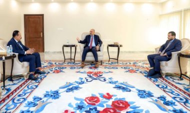 الرئيس الزُبيدي يشدد على أهمية الصيانة الدورية لشبكة الطرق