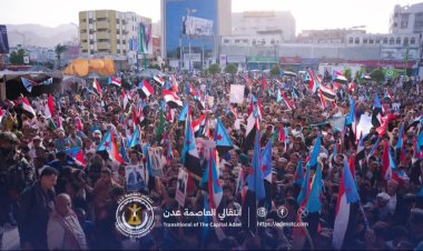 حشود أبناء البريقة وجحاف تنضم إلى ساحة الاعتصام المفتوح بخور مكسر للمطالبة بإعلان دولة الجنوب العربي