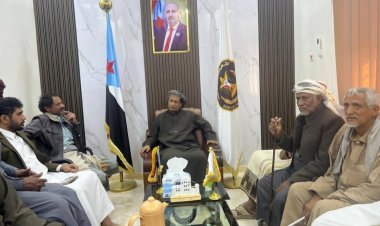 رئيس انتقالي المهرة يناقش مع مشايخ ووجهاء مديرية حات الأوضاع العامة بالمديرية .