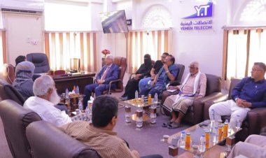 فريق التوجيه والرقابة الرئاسي يلتقي مدير عام مؤسسة الاتصالات بساحل حضرموت