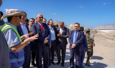 الرئيس الزُبيدي يطّلع على سير العمل في مشروع سد حسان بمحافظة أبين