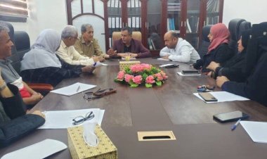 مكتب الصناعة والتجارة بالعاصمة عدن يناقش أداء الإدارات ويؤكد تشديد الرقابة وحماية قوت المواطن