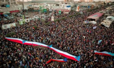 حشود جماهيرية واسعة من الضالع تصل العاصمة عدن دعمًا لمطالب إعلان دولة الجنوب العربي