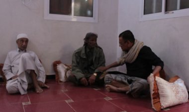 السلطة المحلية بحضرموت تقدم واجب العزاء لأسرة آل العمودي