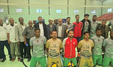 المحافظ بن الوزير يدشّن بطولة الفقيد أحمد الجبيلي لمنتخبات المحافظات للكرة الطائرة.