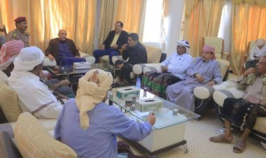 رئيس الجمعية الوطنية يلتقي قبيلة آل علي بن نعمان بمدينة سيئون
