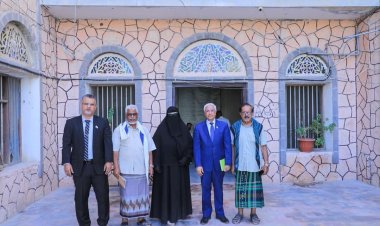 فريق التوجيه والرقابة الرئاسي يلتقي مدير عام الهيئة العامة للمعاشات والتأمينات بساحل حضرموت